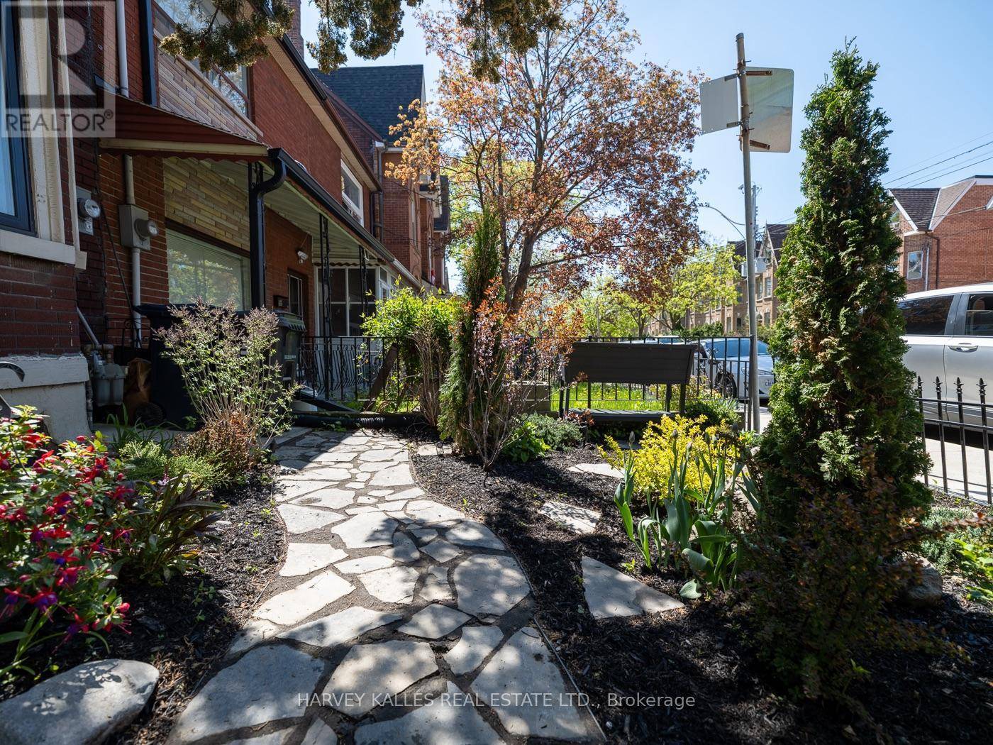 Toronto (trinity-bellwoods), ON M6J2J8,161 EUCLID AVENUE