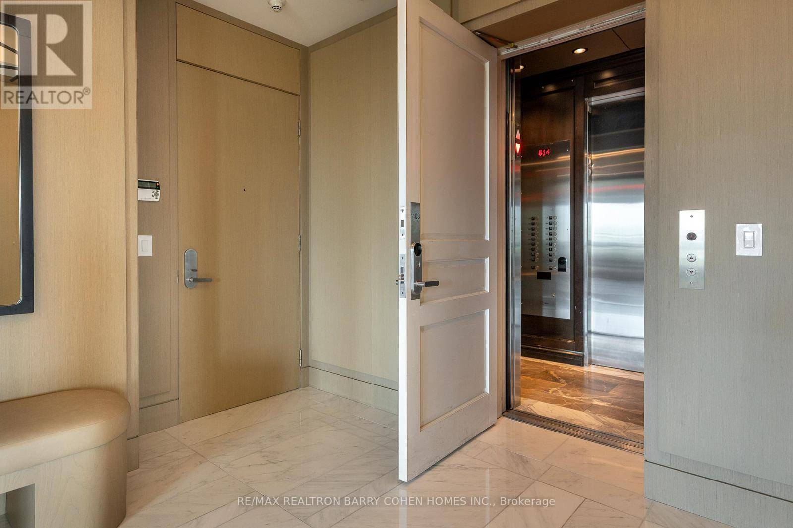 Toronto (casa Loma), ON M4V0A1,155 St Clair AVE West #1403