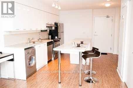 Toronto (bayview Village), ON M2K0B2,19 Singer CT #1211