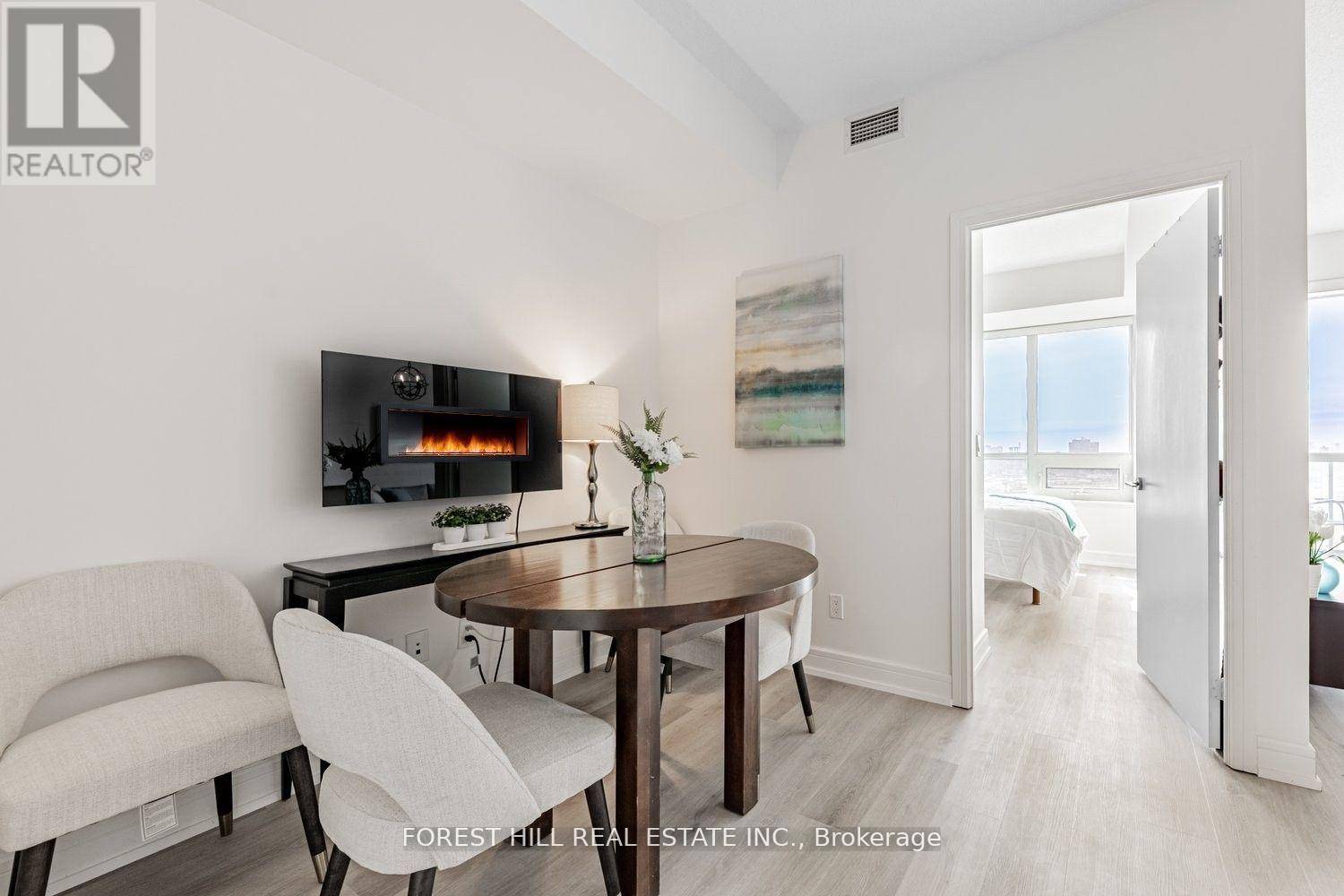 Toronto (leaside), ON M4G0A5,35 Brian Peck CRES #LPH13