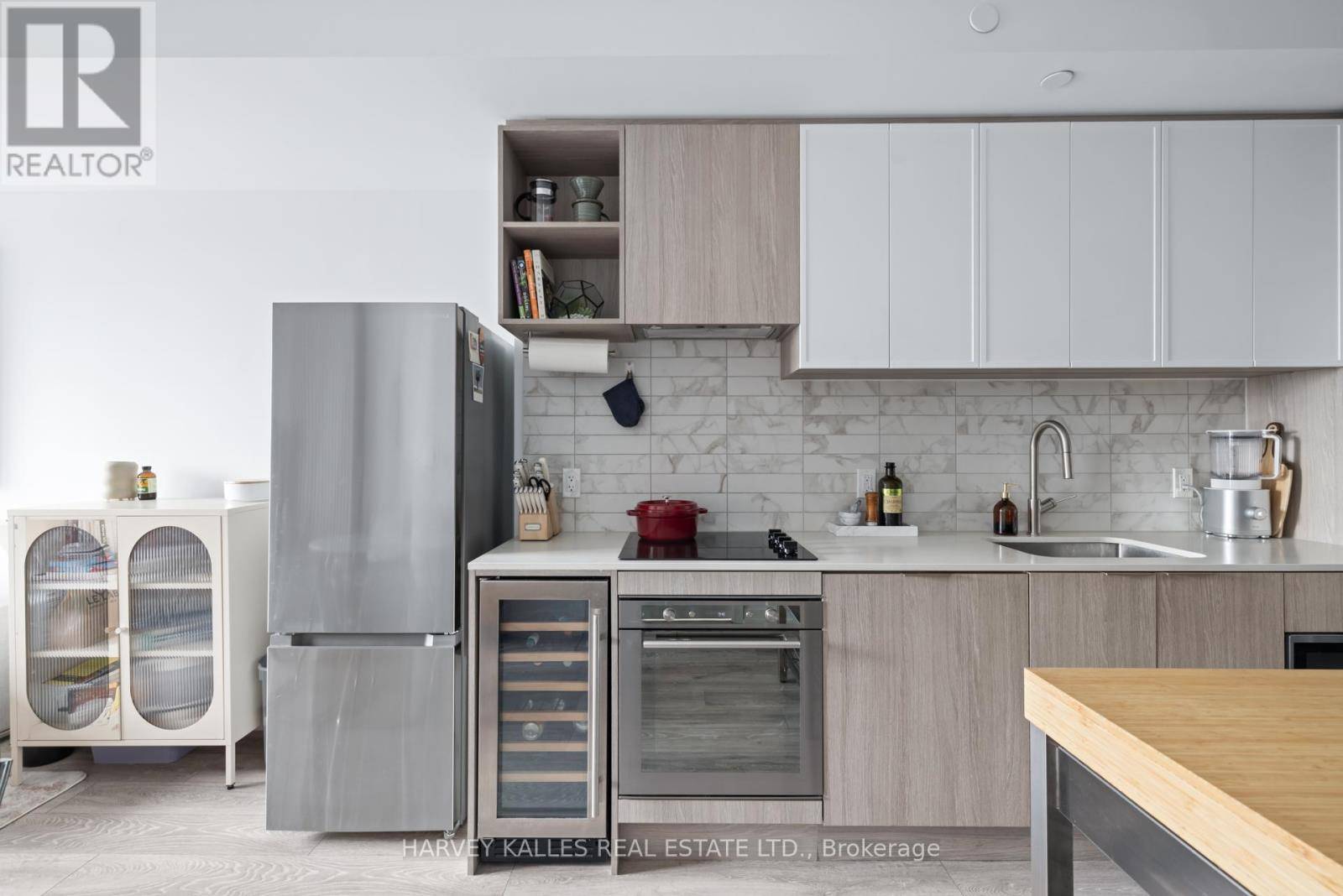 Toronto (humewood-cedarvale), ON M5P0A6,2020 Bathurst ST #1602