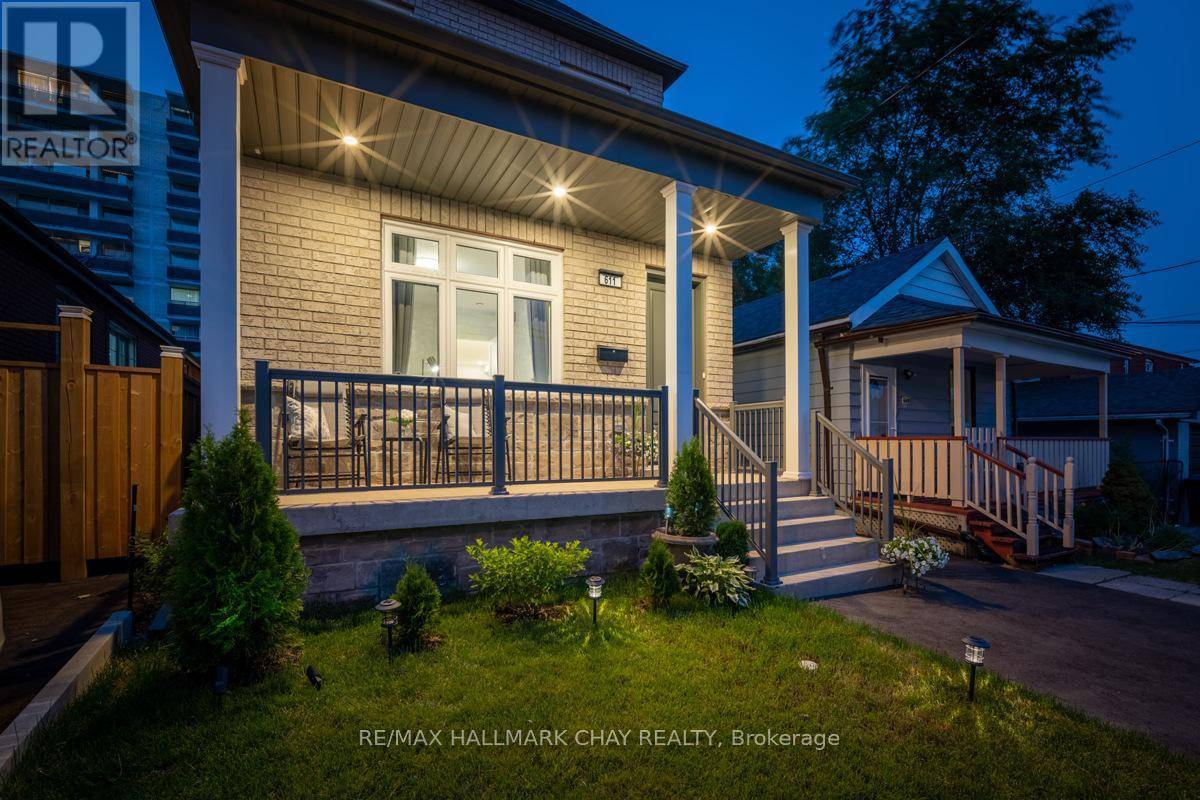 Toronto (oakwood Village), ON M6E3L8,611 NORTHCLIFFE BOULEVARD