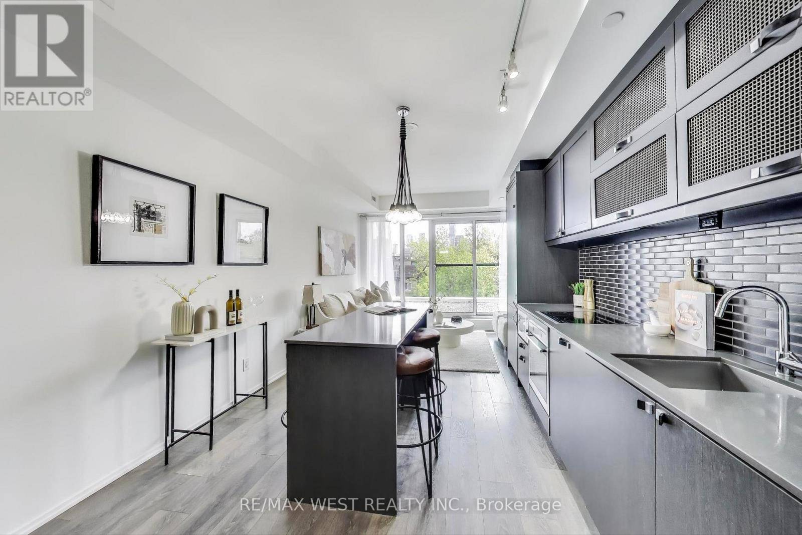 Toronto (university), ON M5S0A8,783 Bathurst ST #307
