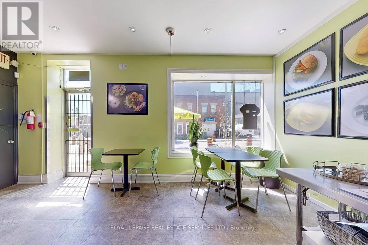 Toronto (lawrence Park North), ON M4M2N4,6 FAIRLAWN AVENUE