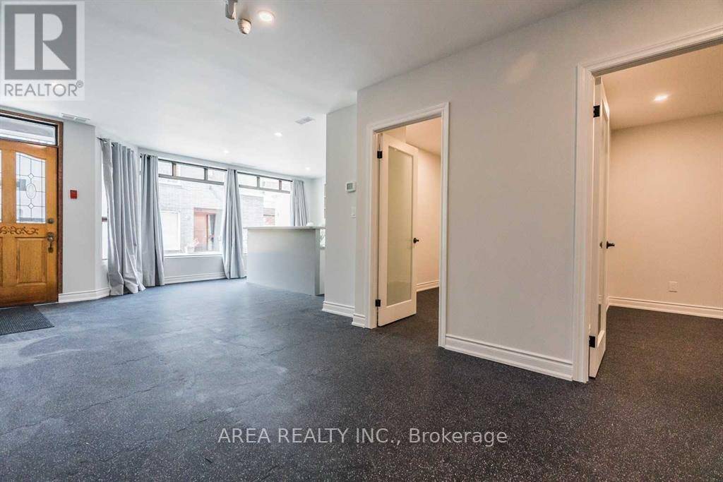 Toronto (regent Park), ON M5A1T3,388 Queen ST East #5
