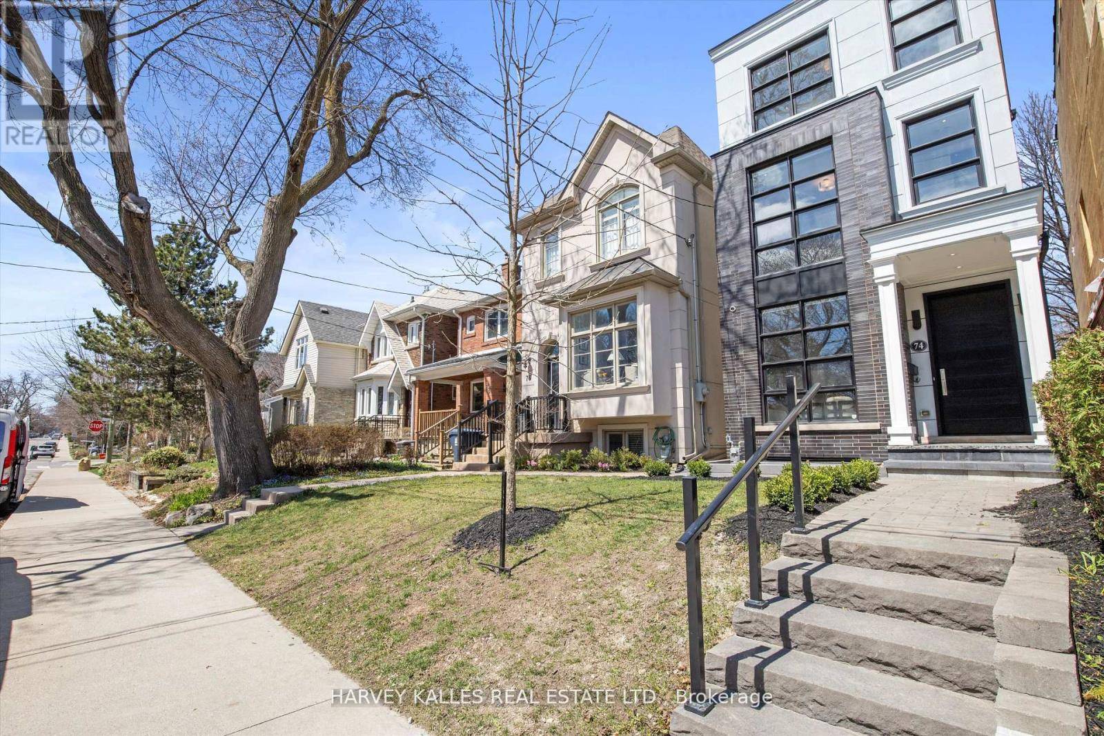 Toronto (lawrence Park North), ON M5M1K6,74 WOBURN AVENUE