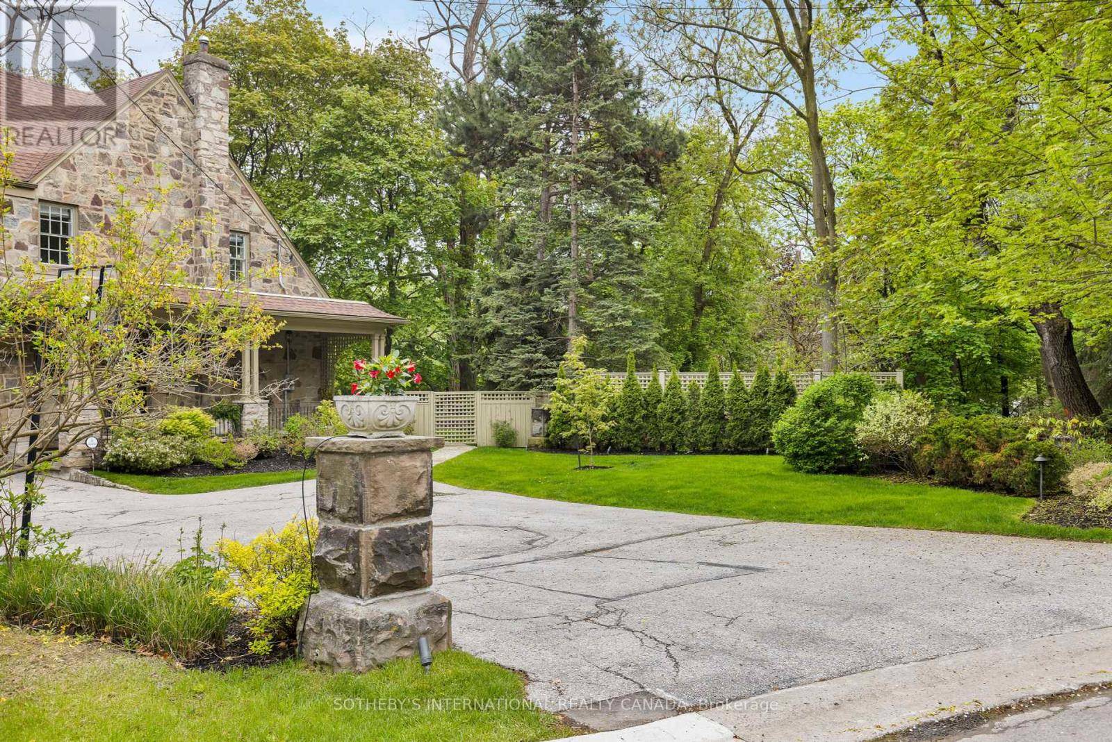 Toronto (bedford Park-nortown), ON M5M3C6,3 MASON BOULEVARD