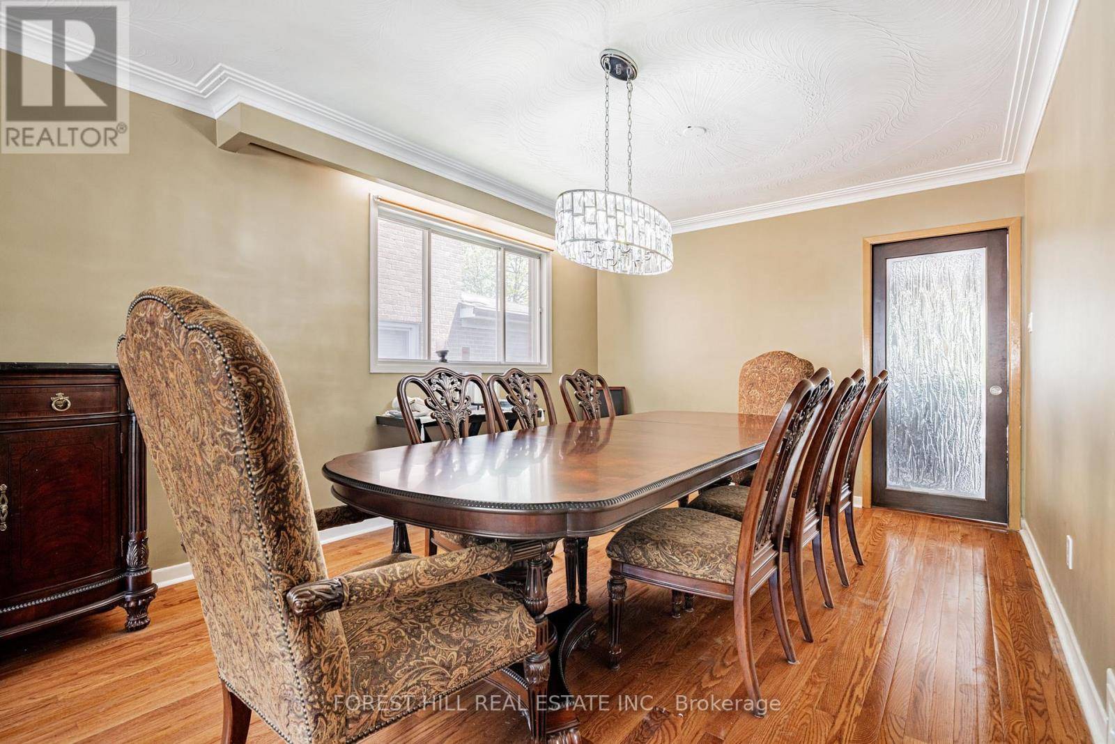 Toronto (newtonbrook West), ON M2R2J2,121 CHARLTON BOULEVARD