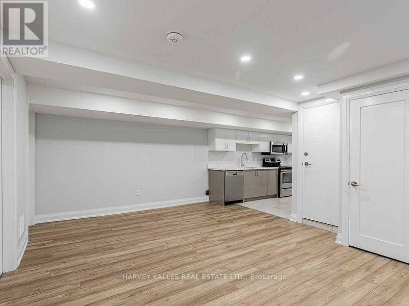 Toronto (yonge-eglinton), ON M5P2K9,987 Avenue RD #Lower