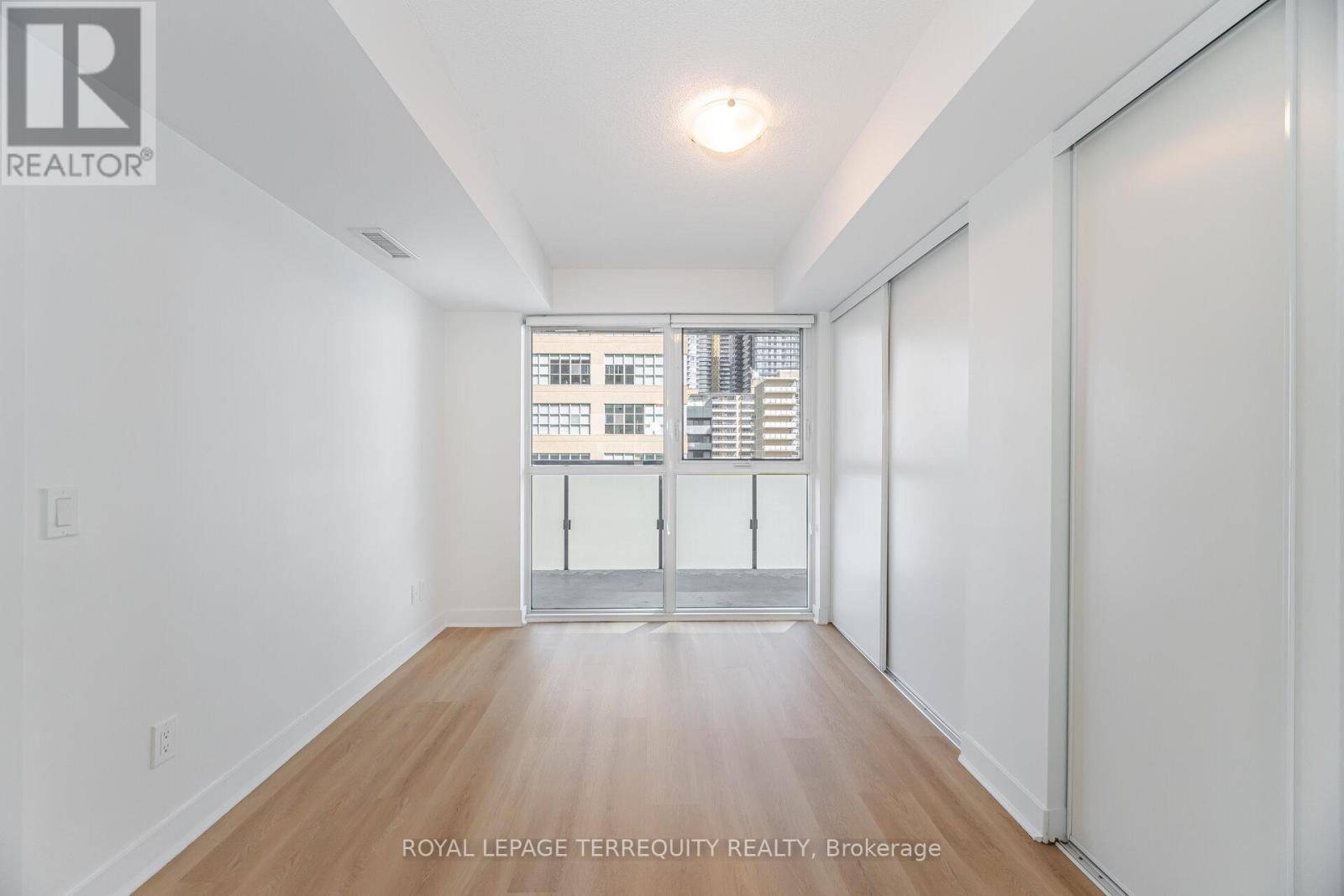 Toronto (mount Pleasant West), ON M4S0B5,125 Redpath AVE #405
