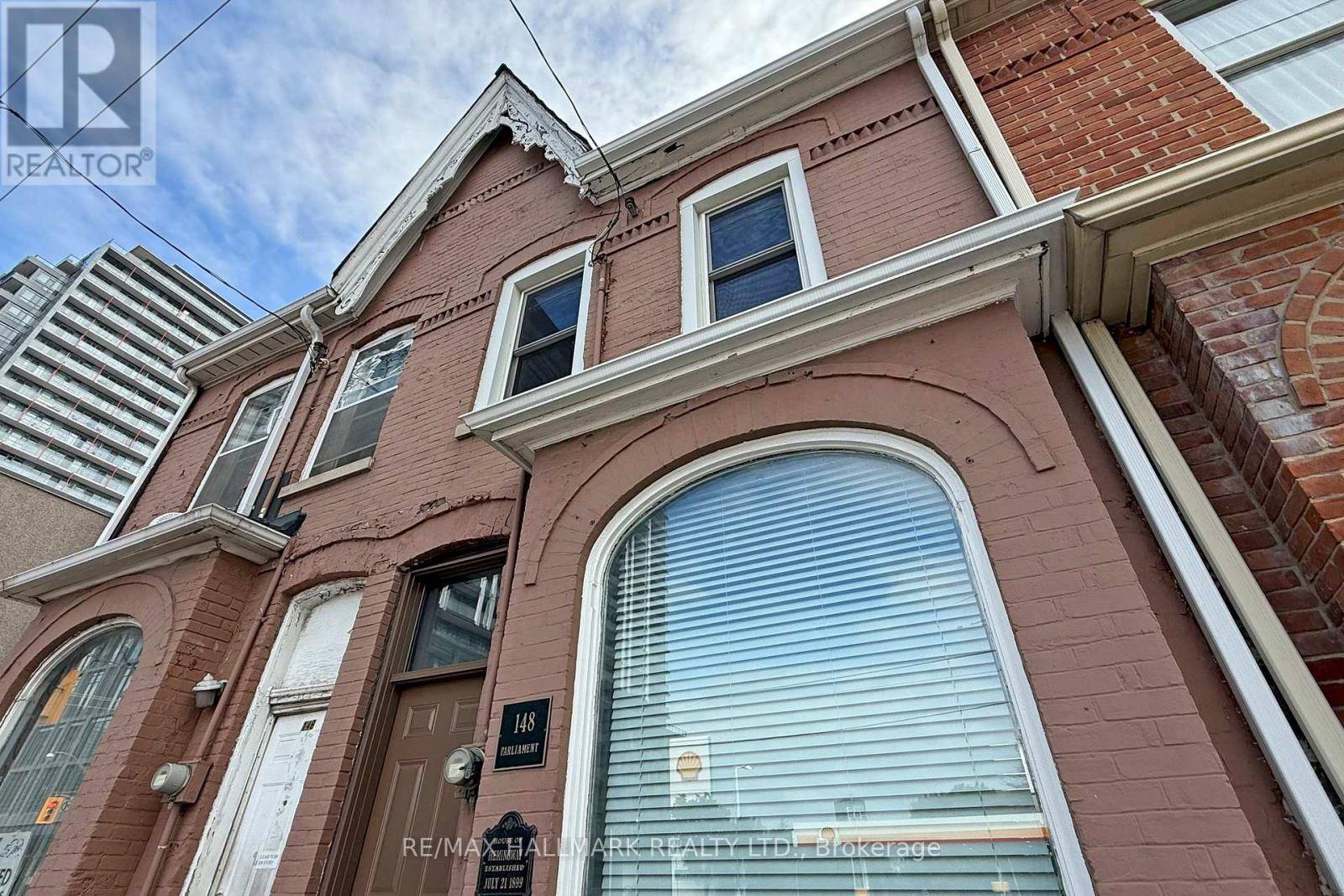 Toronto (moss Park), ON M5A2Z1,148 PARLIAMENT STREET