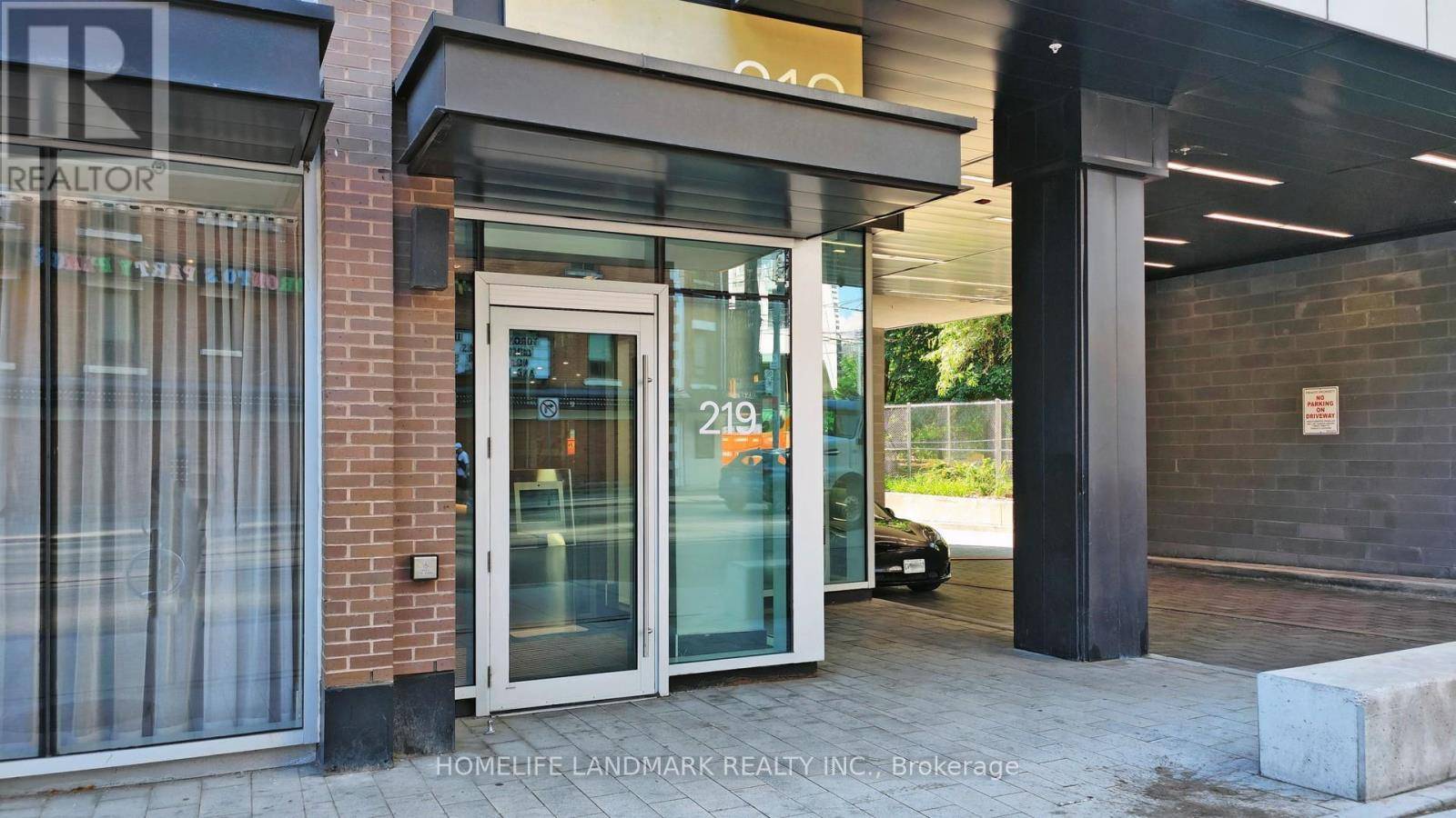 Toronto (church-yonge Corridor), ON M5A0V1,219 Dundas ST East #609