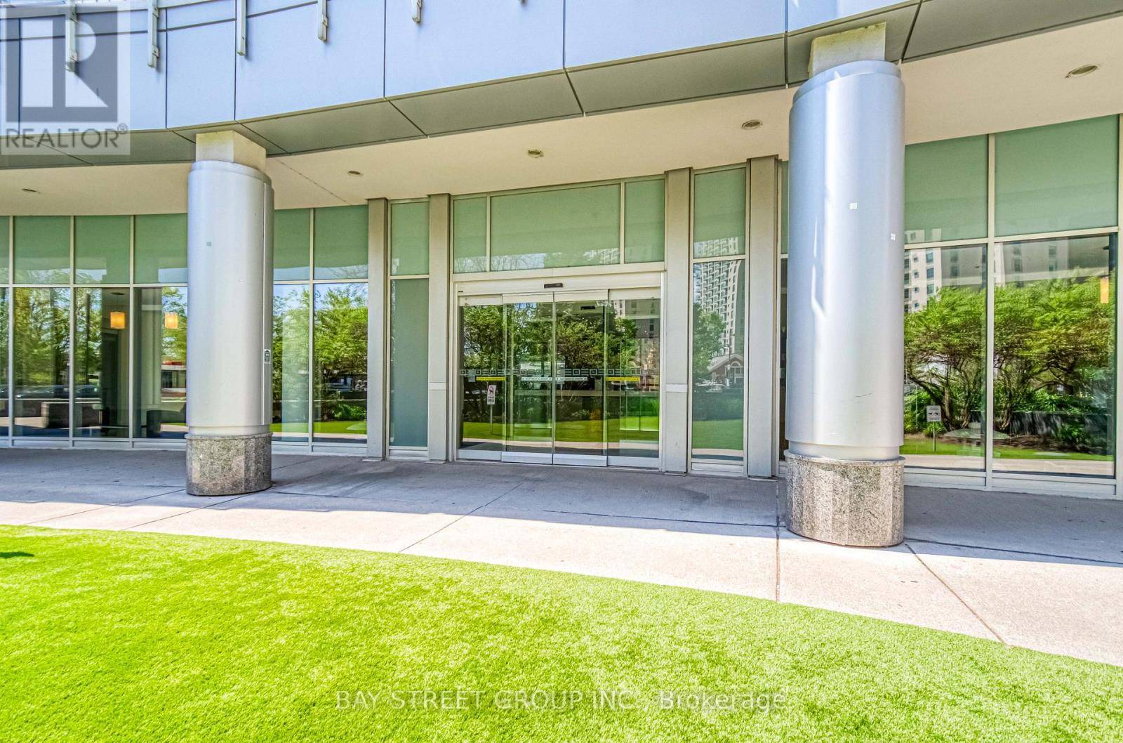 Toronto (waterfront Communities), ON M5J2Y2,8 York ST #2811