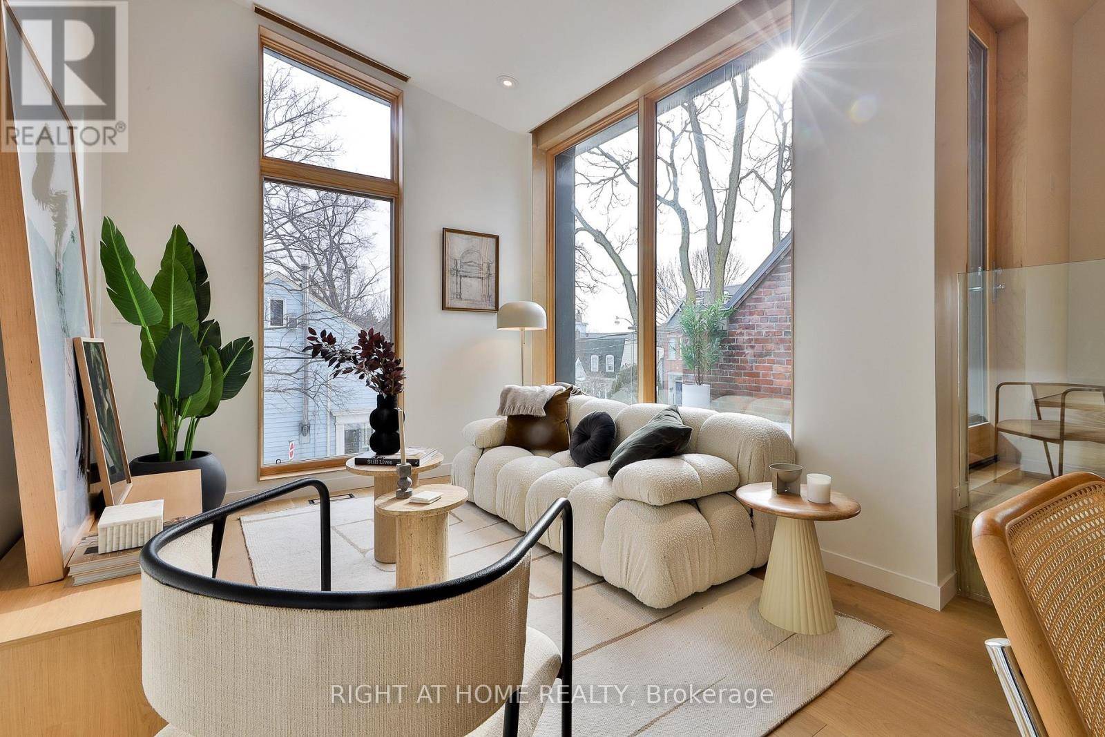 Toronto (university), ON M5S2M6,225 Brunswick AVE #PH 2