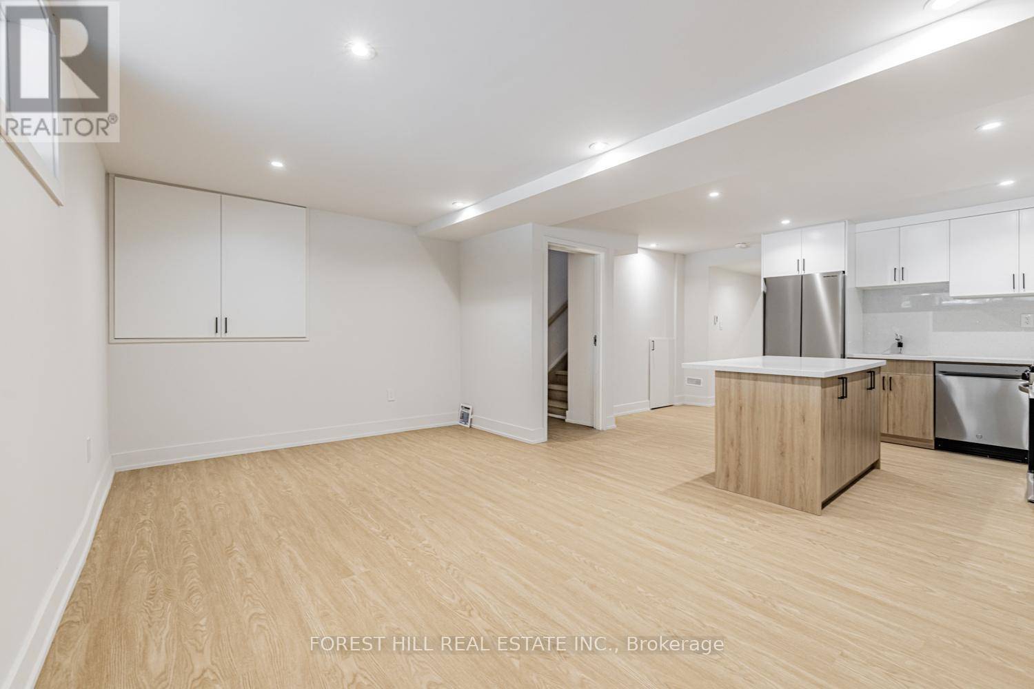 Toronto (humewood-cedarvale), ON M6C2S3,124 Kenwood AVE #Lower