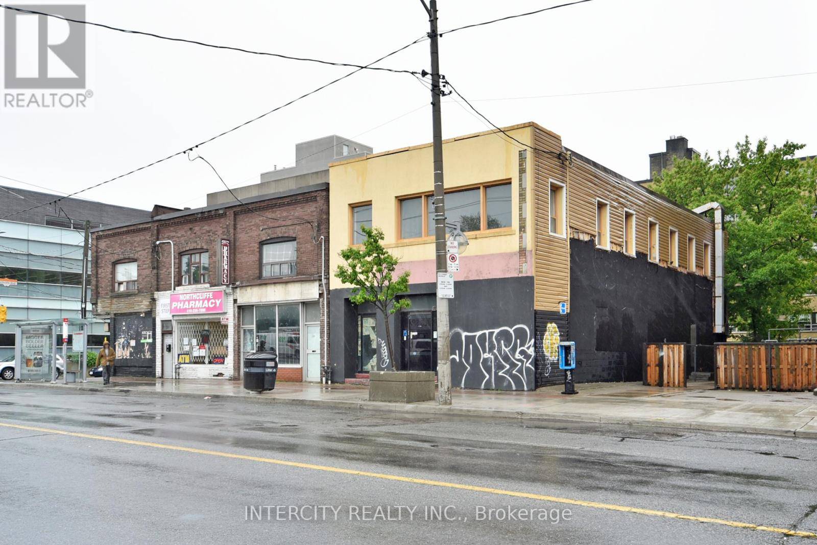 Toronto (oakwood Village), ON M6E2H7,1747 - 1757 EGLINTON AVENUE W