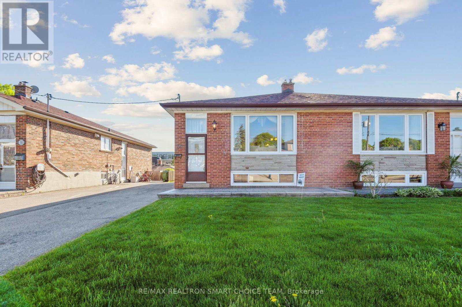 Toronto (victoria Village), ON M4A1Z2,52 PINEBROOK AVENUE