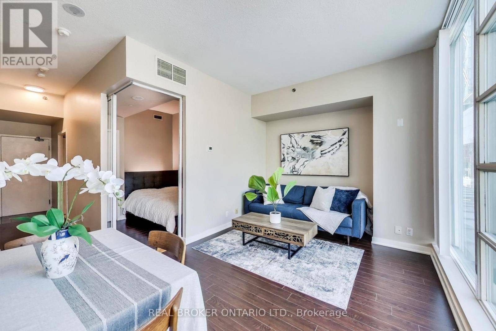 Toronto (waterfront Communities), ON M5V3S1,397 Front ST West #210