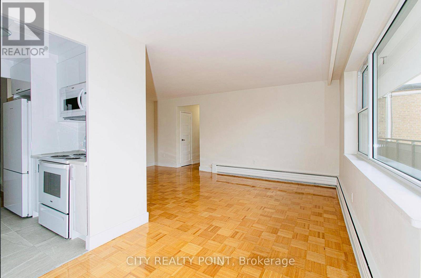 Toronto (thorncliffe Park), ON M4H1E2,2 Grandstand PL #510