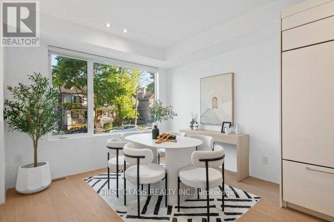 Toronto (lawrence Park North), ON M4N1Y6,236 BOWOOD AVENUE