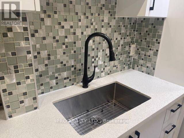 Toronto (kensington-chinatown), ON M5V2A8,442 Queen ST West #Apt 3