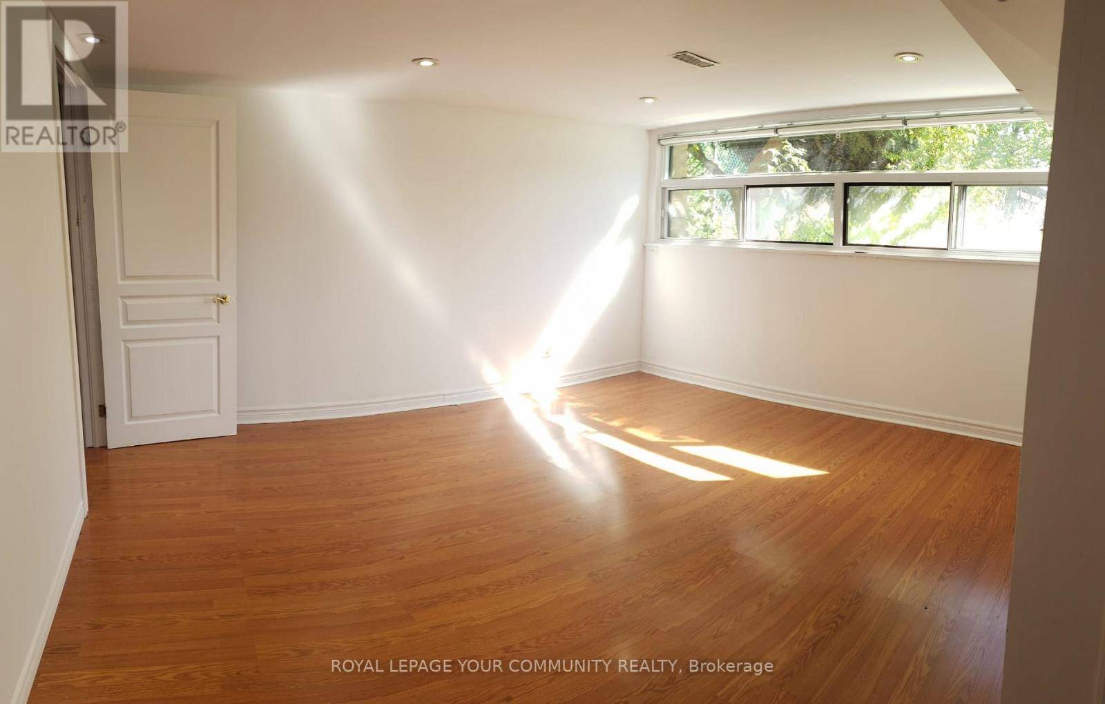 Toronto (newtonbrook West), ON M2M1H2,106 CONNAUGHT AVENUE