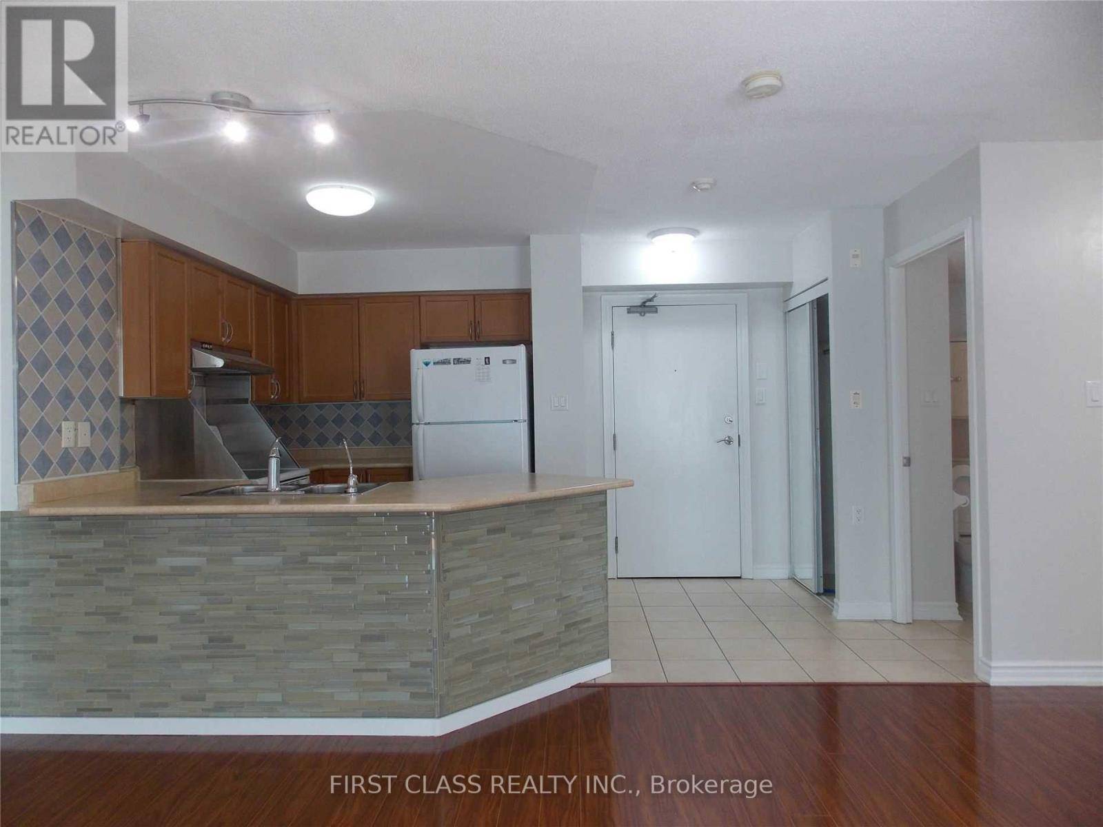 Toronto (bathurst Manor), ON M3H0A2,920 Sheppard AVE West #308