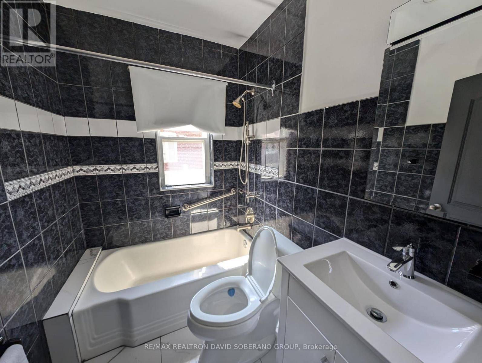 Toronto (clanton Park), ON M3H1S2,46 Cadillac AVE #MAIN FLOOR