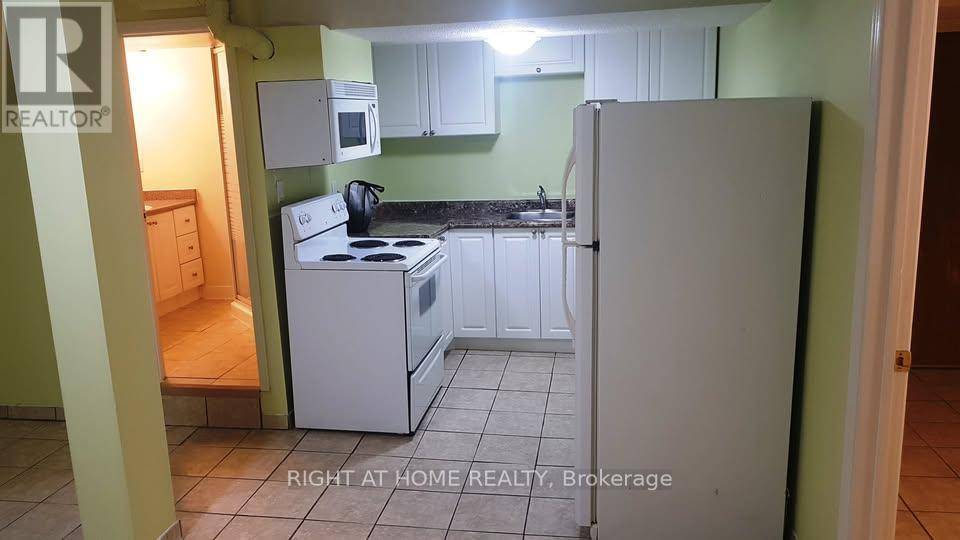 Toronto (westminster-branson), ON M2R3P4,BASEMENT APARTMENT - 10 HENRY WELSH DRIVE