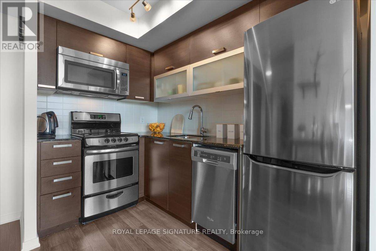 Toronto (little Portugal), ON M6J0B1,68 Abell ST #933