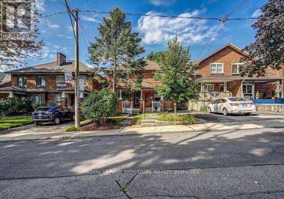 Toronto (wychwood), ON M6G3G3,26 HECTOR AVENUE