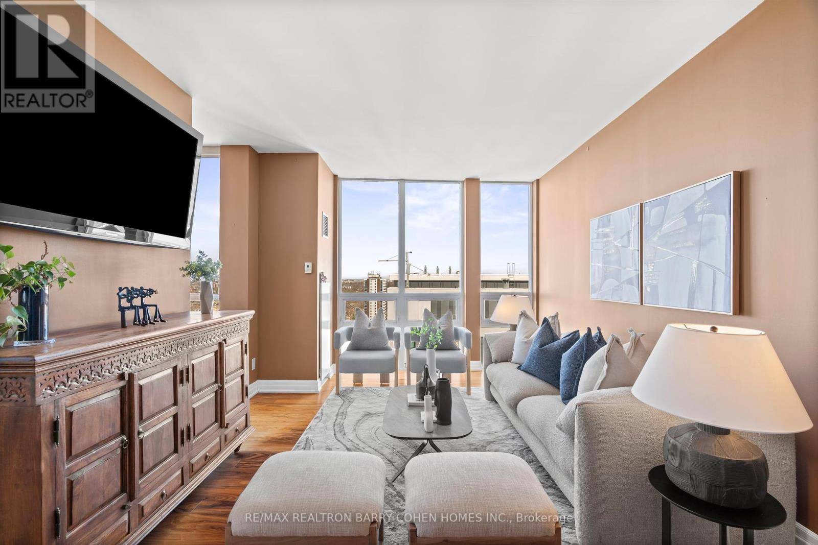 Toronto (humewood-cedarvale), ON M6C1A8,500 St Clair AVE West #2103