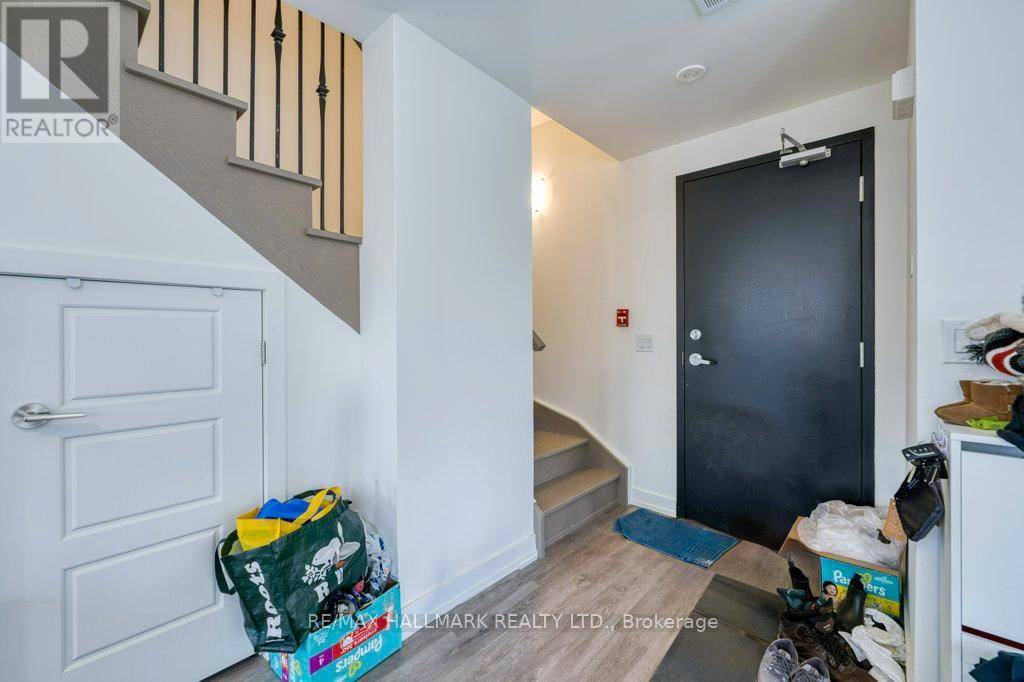 Toronto (bathurst Manor), ON M3H2T4,861 Sheppard AVE West #68