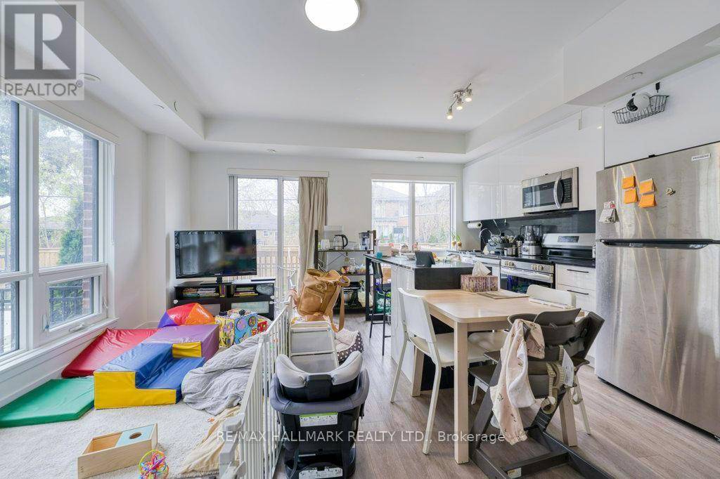 Toronto (bathurst Manor), ON M3H2T4,861 Sheppard AVE West #68