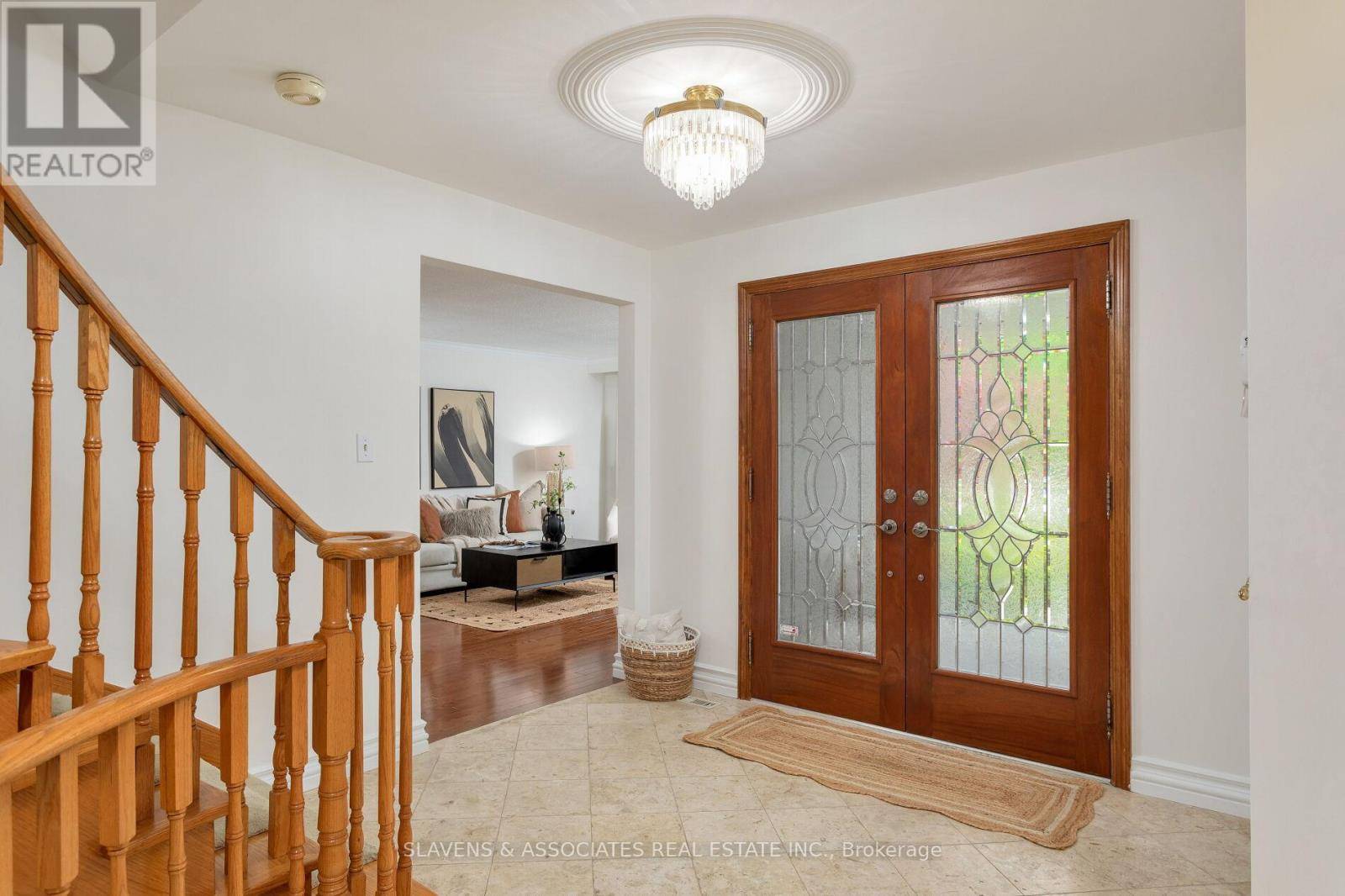 Toronto (newtonbrook West), ON M2M4C1,19 HOLITA ROAD