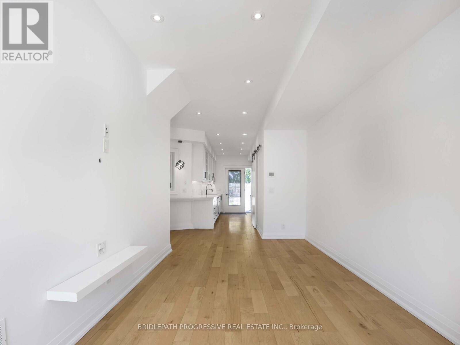 Toronto (wychwood), ON M6G3W4,1193 OSSINGTON AVENUE E