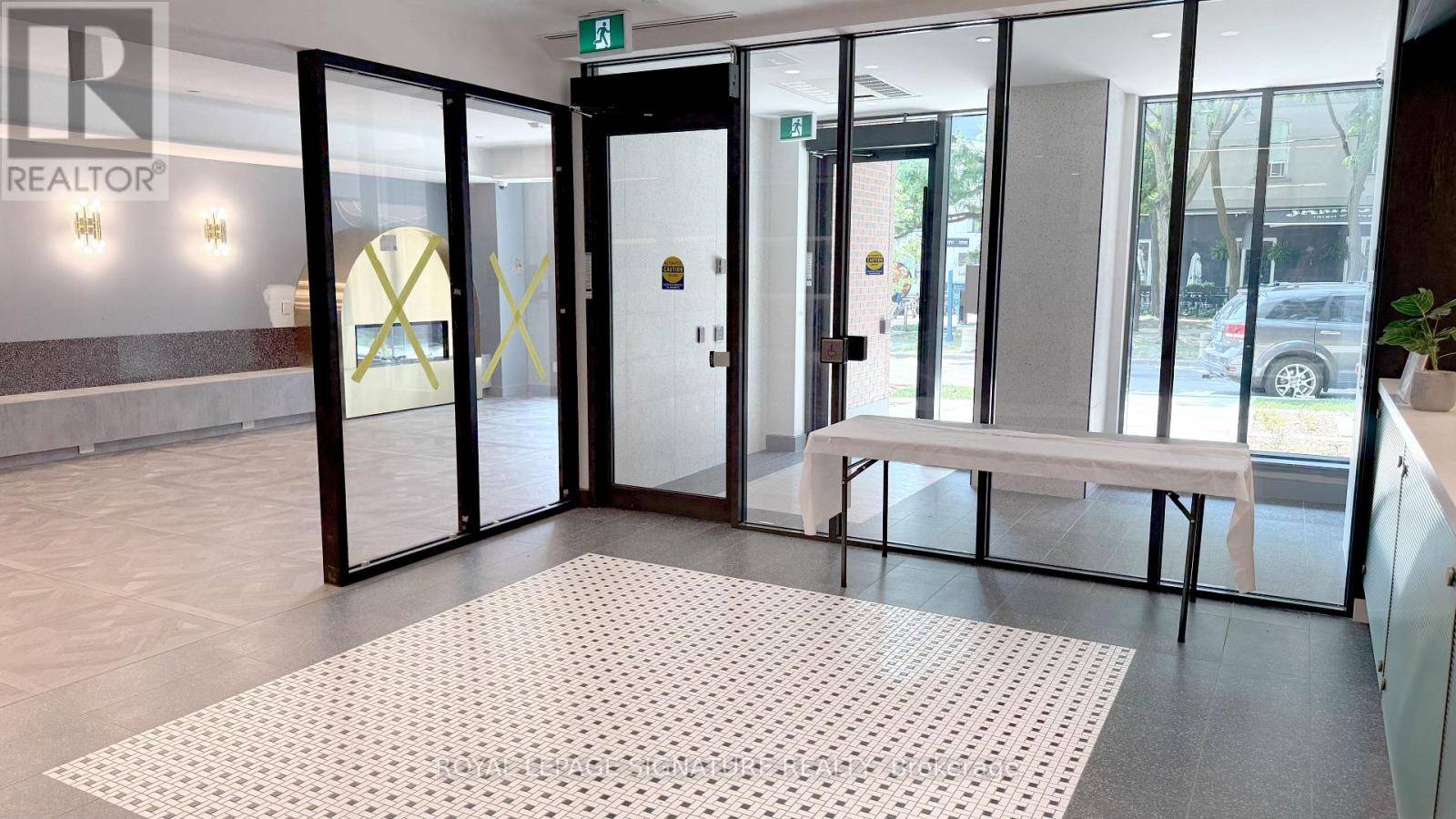 Toronto (trinity-bellwoods), ON M6J1X4,1200 Dundas ST West #203