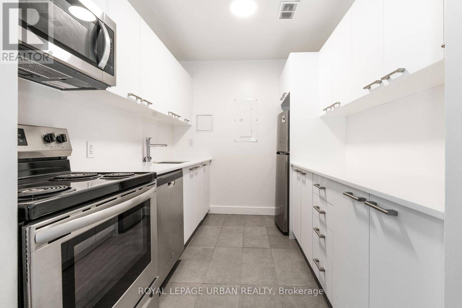 Toronto (yonge-st. Clair), ON M5P2H1,240 Oriole Pkwy #602