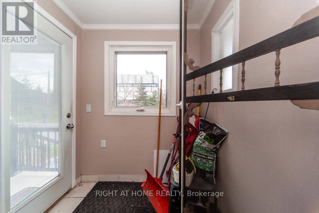Toronto (little Portugal), ON M6J3E9,46 COOLMINE ROAD