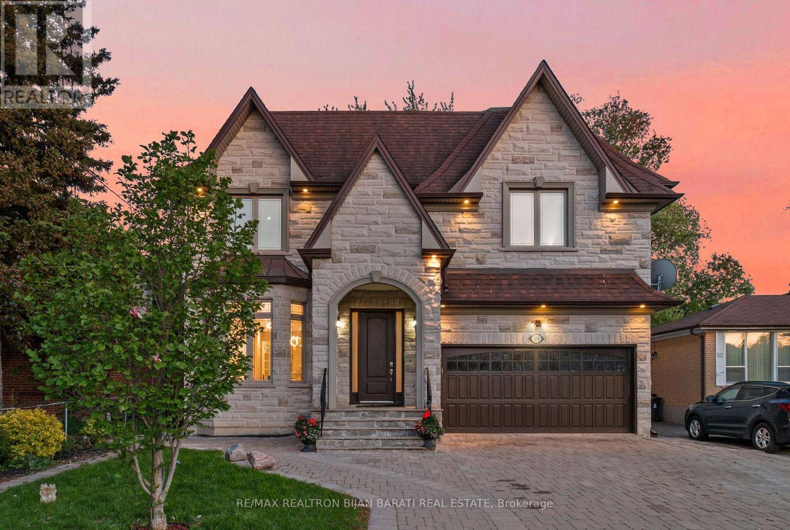 Toronto (newtonbrook West), ON M2R2N4,255 HOMEWOOD AVENUE