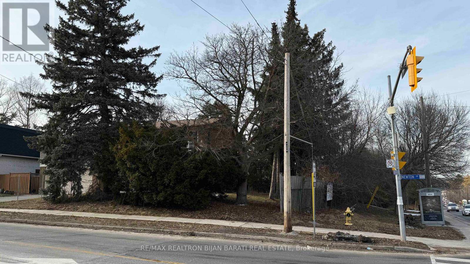 Toronto (newtonbrook East), ON M2M2P8,298 NEWTON DRIVE
