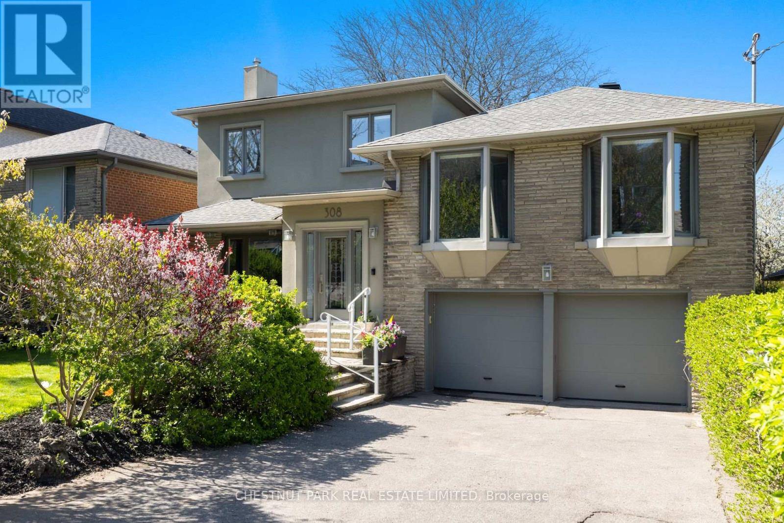 Toronto (englemount-lawrence), ON M6B1N1,308 HILLHURST BOULEVARD