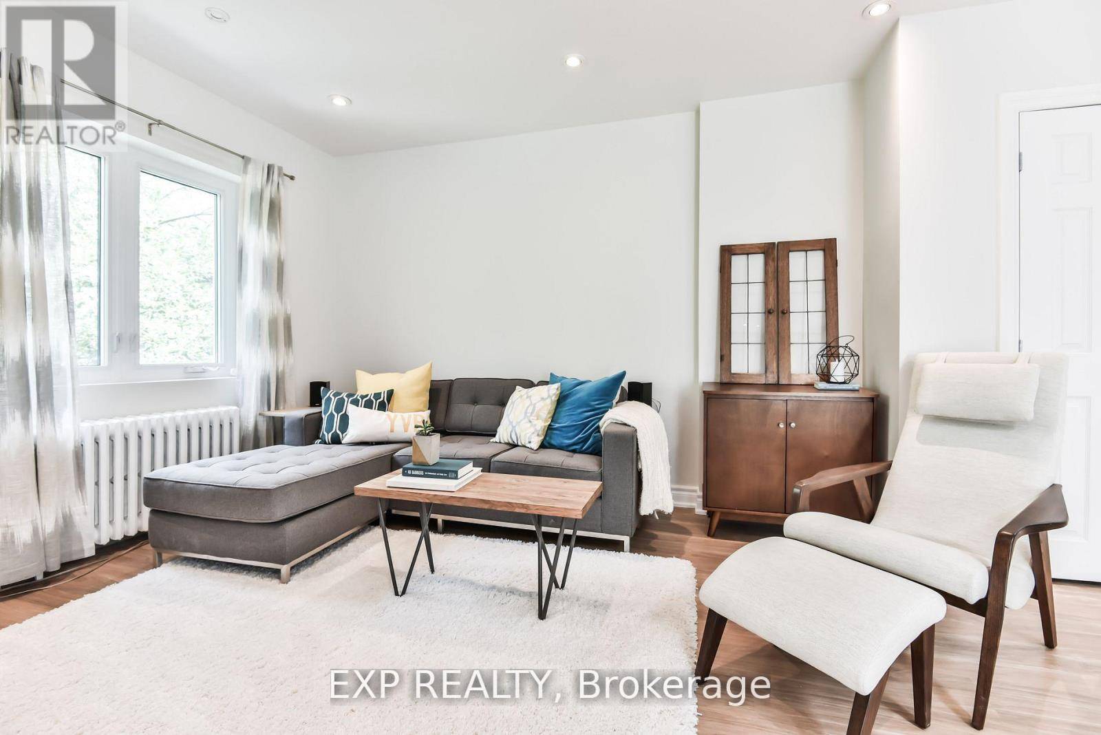Toronto (palmerston-little Italy), ON M6G3R2,360 ROXTON ROAD
