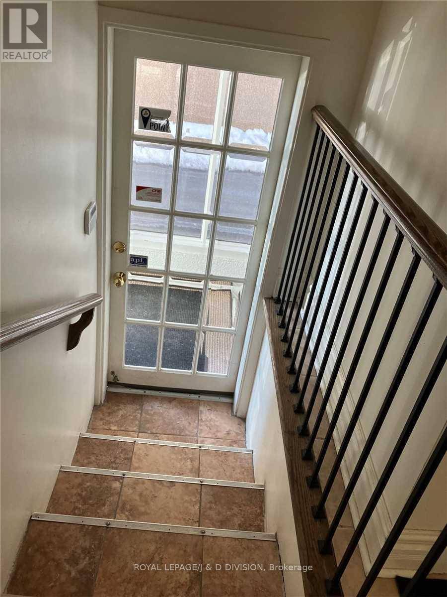 Toronto (willowdale East), ON M2N3B3,335 Sheppard AVE East #Rm4 L/L