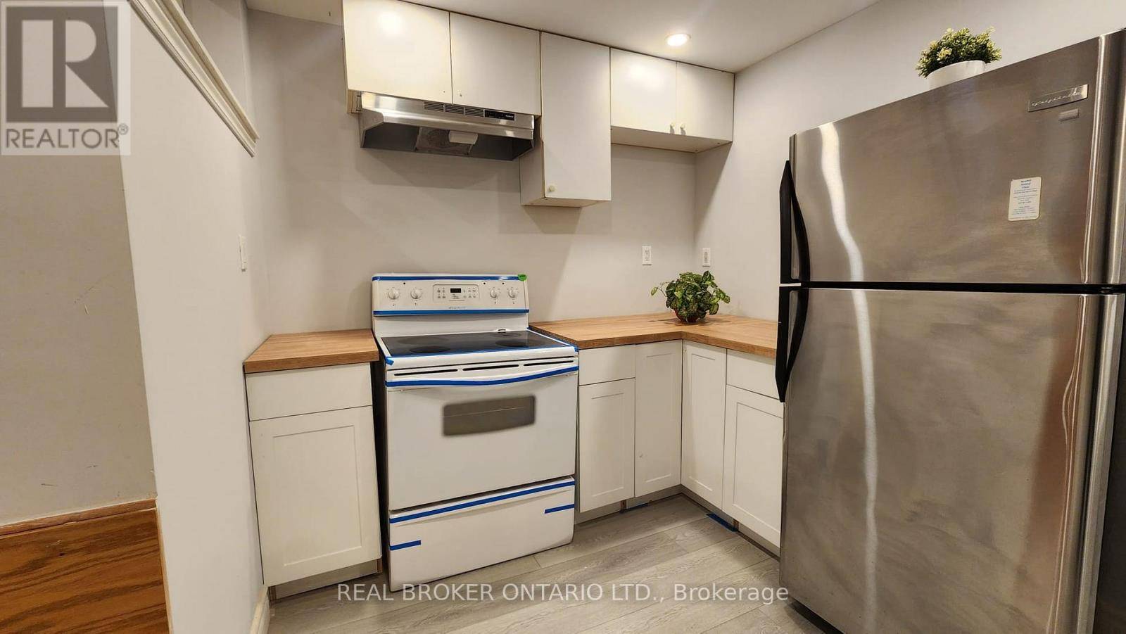 Toronto (don Valley Village), ON M2J2X1,74 ANGUS DRIVE