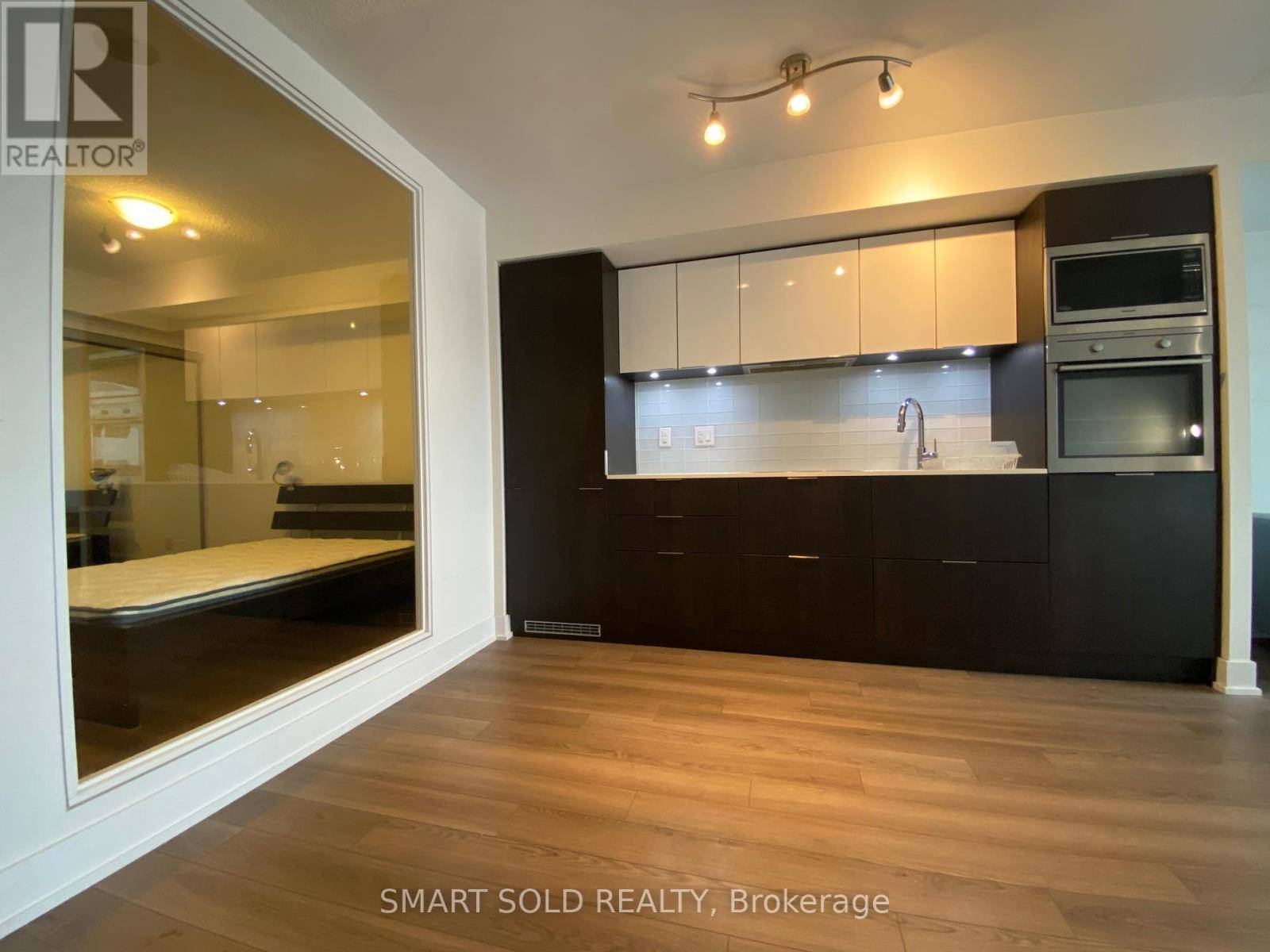 Toronto (waterfront Communities), ON M5V1X2,318 Richmond ST West #713