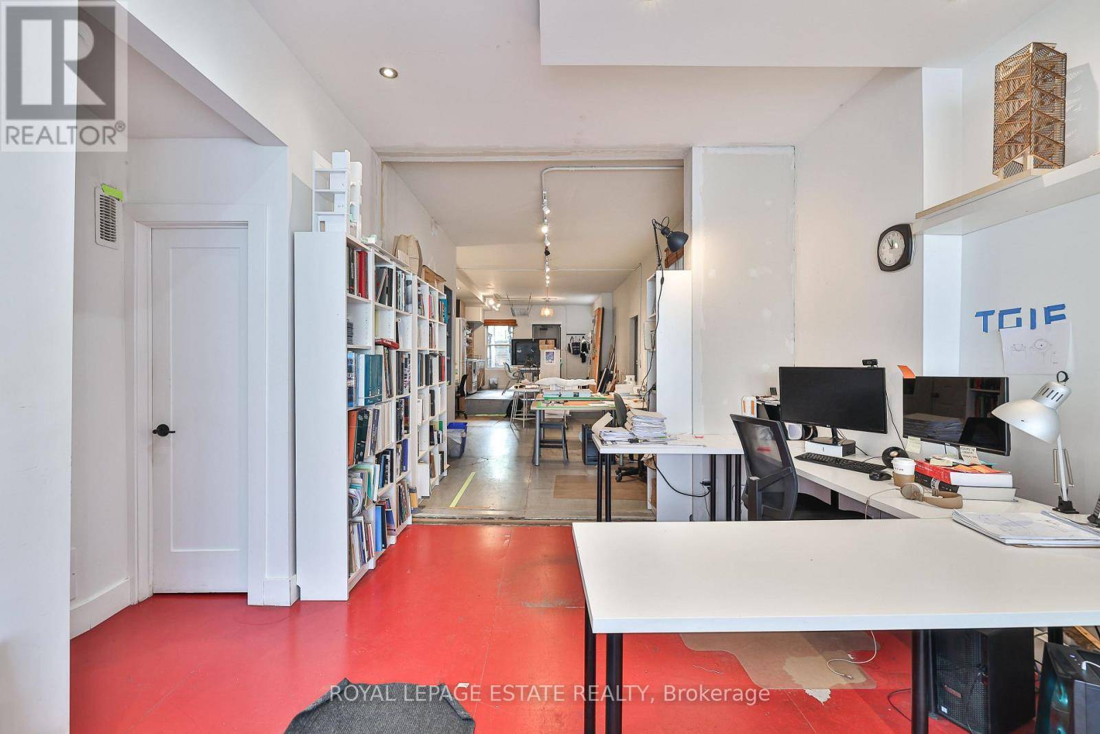 Toronto (annex), ON M5R3G9,1088 BATHURST STREET