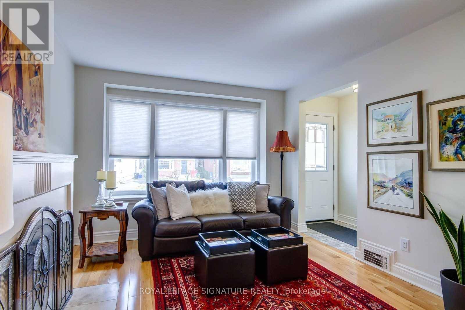Toronto (leaside), ON M4G1X9,3 KENRAE ROAD