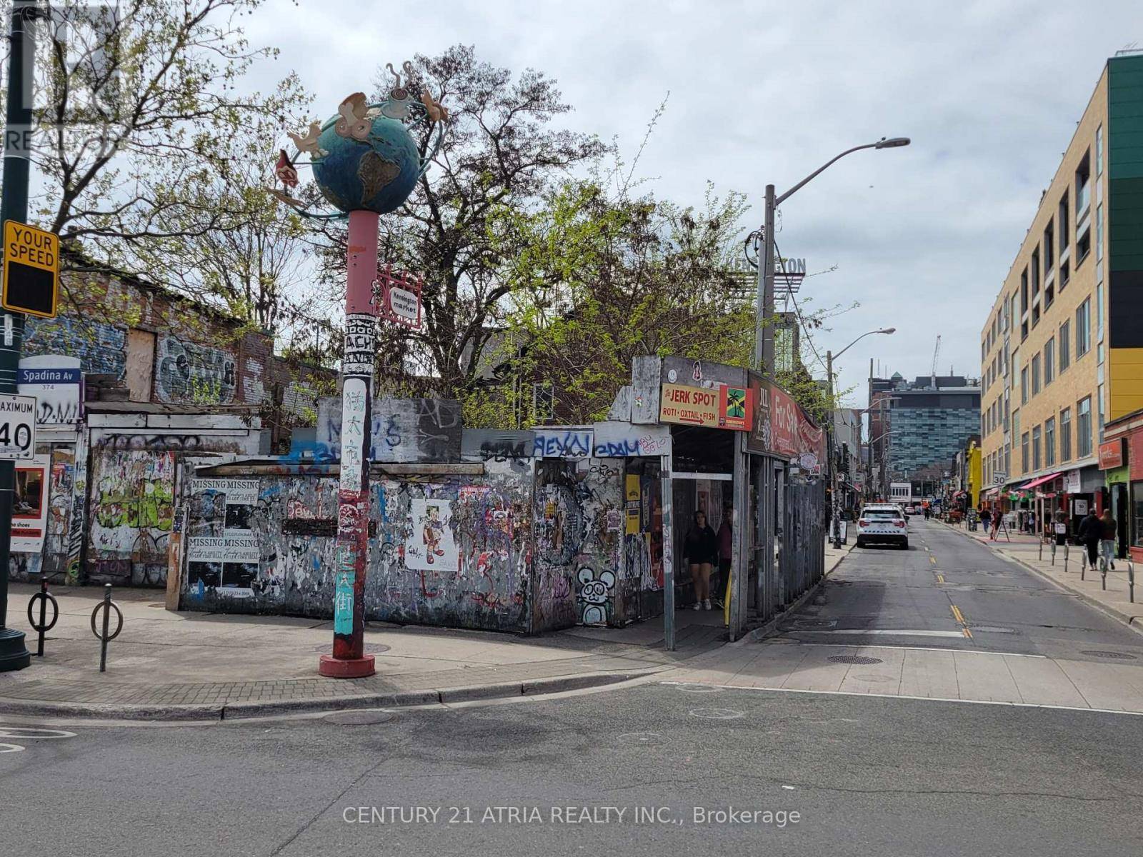 Toronto (kensington-chinatown), ON M5T2G4,374 SPADINA AVENUE