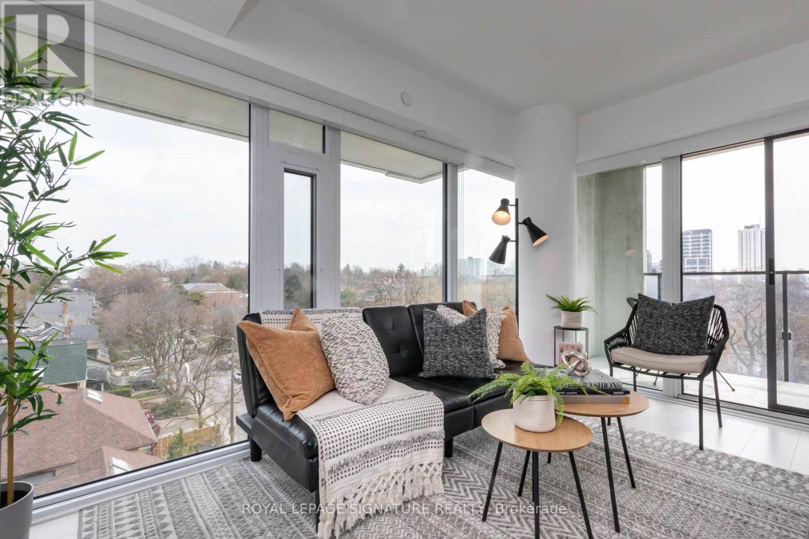 Toronto (mount Pleasant West), ON M4S0B1,8 Hillsdale AVE #737